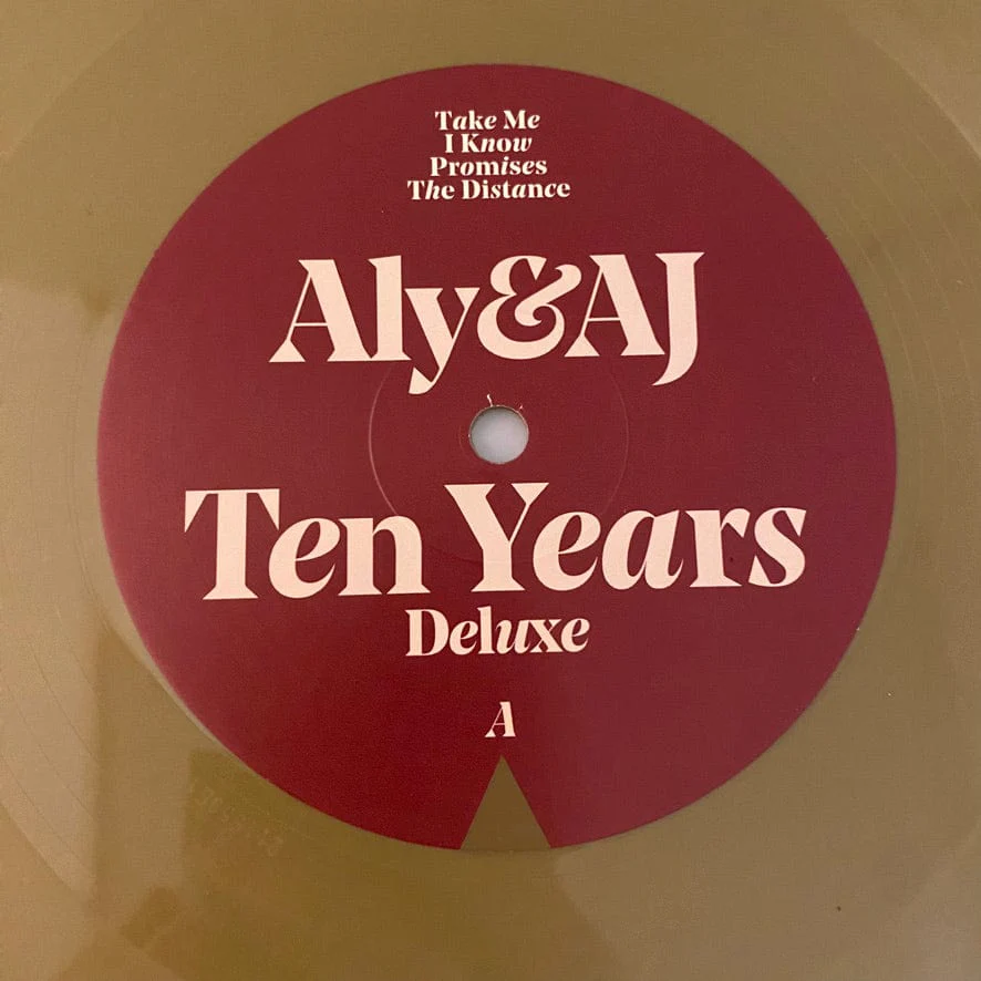Aly & AJ – Ten Years LP USED VG++/VG++ Gold Vinyl Deluxe Edition SIGNED - Image 5