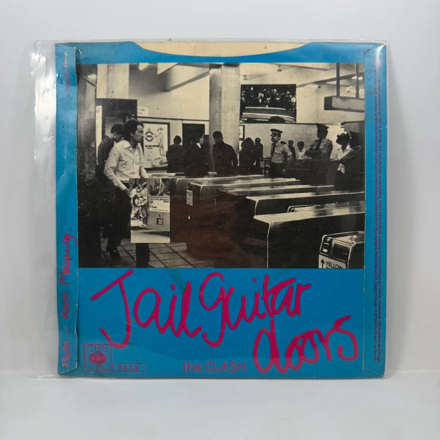 The Clash – Clash City Rockers 7" USED Vinyl VG++/VG+ - Image 2